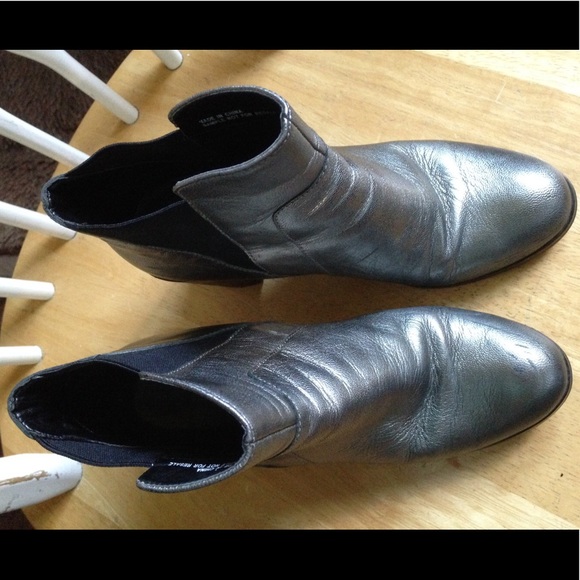 Tahari Pewter Ankle Boots Booties Shoes Sz 6.5 GUC - Picture 2 of 7
